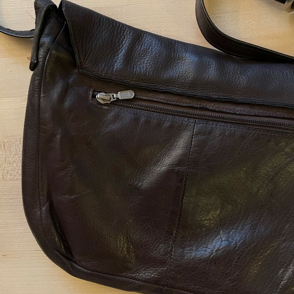 Artisan Quebec Leather Purse - Picture 3 of 4